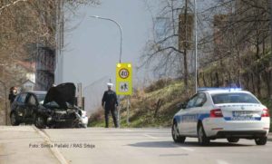 Nesreća u Banjaluci: Automobil se isprevrtao na cesti, vozač povrijeđen