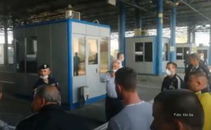 VIDEO – Naredba o uvođenju karantina građanima koji ulaze u BiH stvorila gužve i nervozu na granicama