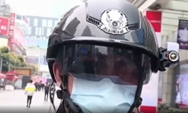 VIDEO – Kineski policajci imaju termovizijske kacige za otkrivanje zaraženih koronavirusom