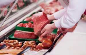 Hroničan problem: Prekomjerni uvoz mesa domaće proizvođače “baca na koljena”