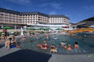 Svi jedva čekaju vaučere u Srpskoj: Pomoć građanima da odu na odmoru – raduju se i hotelijeri