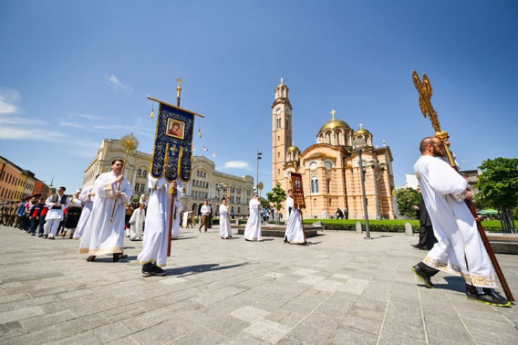 Svečano u gradu: Banjaluka danas u duhu tradicije obilježava krsnu slavu