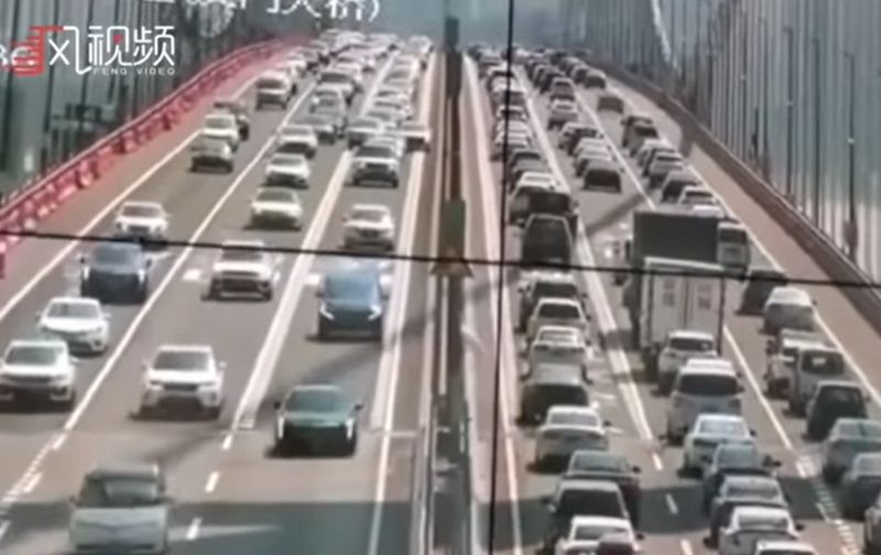 VIDEO – “Talasi” na mostu u Kini uplašili vozače