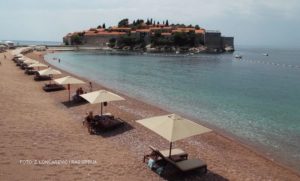Očekuje se i poskupljenje: Paprene cijene ležaljki i suncobrana na Crnogorskom primorju