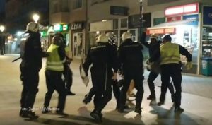 VIDEO – Haos i sukobi u Nikšiću i Pljevljima – suzavac, kamenice, pendreci, stolice, 22 povređena policajca…