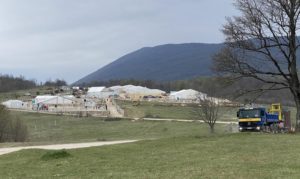 Zahtjev srpskih udruženja: Migrante iz kampa u Lipi vratiti u zemlju porijekla