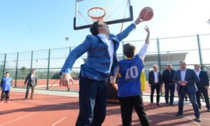 Vučićev plan: Kad završi s politikom postaće košarkaški trener