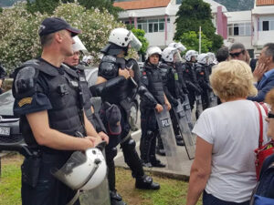 Policija blokirala ulaze u centar Budve – VIDEO