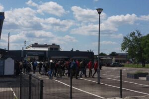 Stotinak migranata u pratnji policije na Autobuskoj stanici u Banjaluci