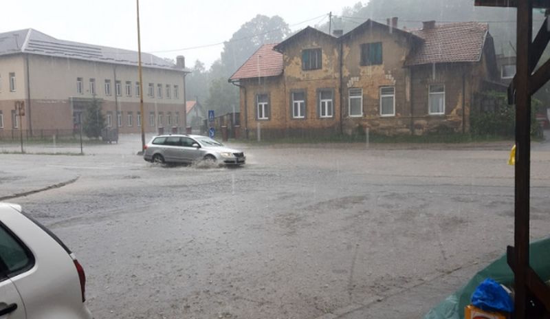 Veliko nevrijeme pogodilo dijelove BiH, najteže u Tuzlanskom kantonu – VIDEO