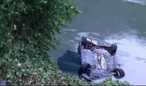 Automobil sletio u rijeku, poginuo mladić, dvojica povrijeđena