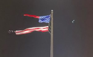 Udar munje pocijepao najveću američku zastavu na svijetu