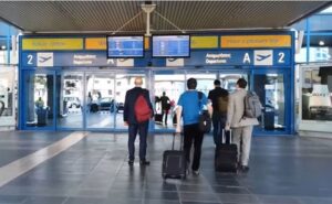 Avion sa putnicima iz Srbije sletio u Grčku, svi putnici završili u karantinu
