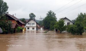 Živinice pod vodom, stanovnici u panici