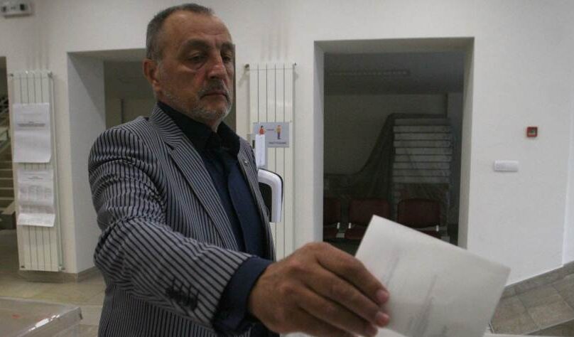 Zoran Živković se povlači sa čela stranke