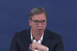Vučić se povlači sa čela stranke, pozvao građane na disciplinu
