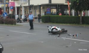 Povrijeđen motociklista: Na raskrsnici se zabio u automobil
