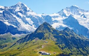 Poslije 54 godine od pada: U glečeru u Alpima pronađena olupina aviona