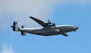 Avion u avionu: Kada Antonov nosi MiG 29 – VIDEO