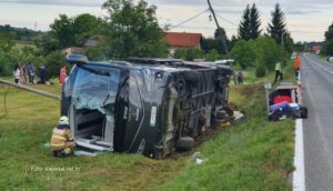 Prevrnuo se autobus sa državljanima BiH, povrijeđen vozač i pet putnika
