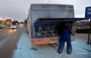 U centru Banjaluke zapalio se autobus