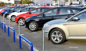 Četvorotočkaši na čekanju: Prodaja automobila opala za 22,4 odsto