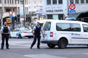 Muškarac u Belgiji preminuo nakon što mu je policajac klečao na leđima