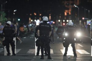 Policija razbila demonstracije u Beogradu