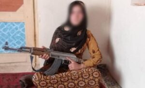 Heroj društvenih mreža: Ova djevojčica je upucala Talibane koji su joj ubili roditelje