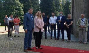 “Nedopustivo prekrajanje istorije”: Dodik ispred spomenika na Kozari izgovorio jake riječi