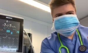 Doktor stavio šest maski na lice pa gledao šta se događa s nivoom kiseonika u krvi – VIDEO