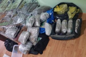 Više uhapšenih u akciji policije: Zaplijenjena droga, pronađena mini laboratorija i oružje