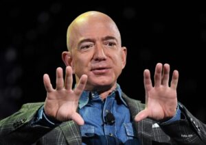 Bezosu se ispunio san! Osnivač “Amazona” leti u svemir, društvo će mu praviti brat