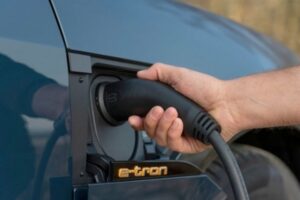 Velika prekretnica: Električni automobili prestigli benzince po prodaji u Francuskoj