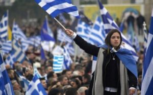 Grčka ključa, hiljade ljudi na ulici