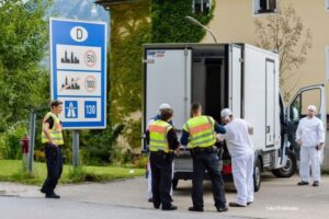 Vozač uhapšen: U hladnjači kamiona koji je prevozio voće pronađen 31 migrant