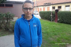 Porodica moli za pomoć: Potrebni smo Ivanu (13) da napokon progleda
