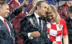 Pretjerala u slavlju: Isplivala pomalo sramotna fotografija bivše predsjednice Hrvatske