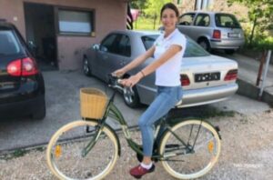 Kradljivci “haraju” Banjalukom: Djevojci u Boriku ukraden bicikl, ako ste ga vidjeli javite Katarini