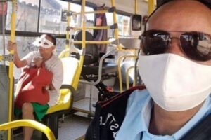 Pogrešna maska, gospođo: Fotografija iz autobusa izazvala urnebesne reakcije…