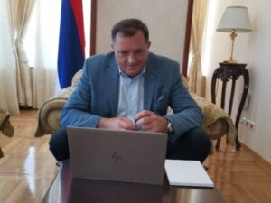 Dodik razgovarao sa Varheljijem: Potvrđena podrška EU za BiH u borbi protiv korona virusa