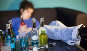 Sve veći problem mladih: Maloljetne djevojke opijaju se više od dječaka