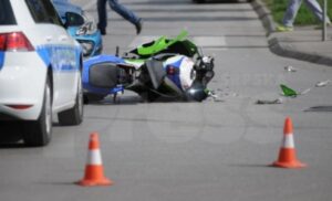 Saobraćajka kod Gradiške: U sudaru s “pasatom” teško povrijeđen motorista