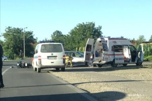 Vozači, oprez! Težak sudar automobila i motora, jedna osoba prebačena u bolnicu