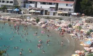 Na plažama se traži mjesto više: Jedini grad u BiH na moru osvanuo krcat turistima