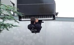 Traži pomoć policije: Kupio klavijaturu od 7.700 maraka preko interneta i nisu mu isporučili