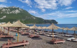 “Šamar” turističkoj sezoni: Zbog korone u Crnoj Gori za čak 83 odsto manje gostiju