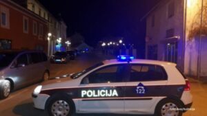 Vidio policiju pa bacio torbicu sa oružjem, ali tu nije bio kraj sa krivičnim djelima