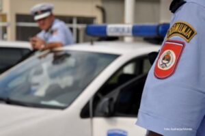 Policija pijanog vozača pronašla kod kuće: “Reno” sletio u rijeku, poginuo suvozač