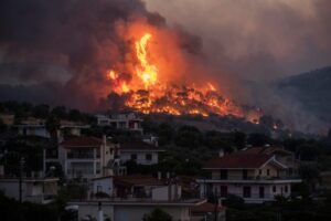 Požar na jugu Grčke, evakuisano 4.000 ljudi